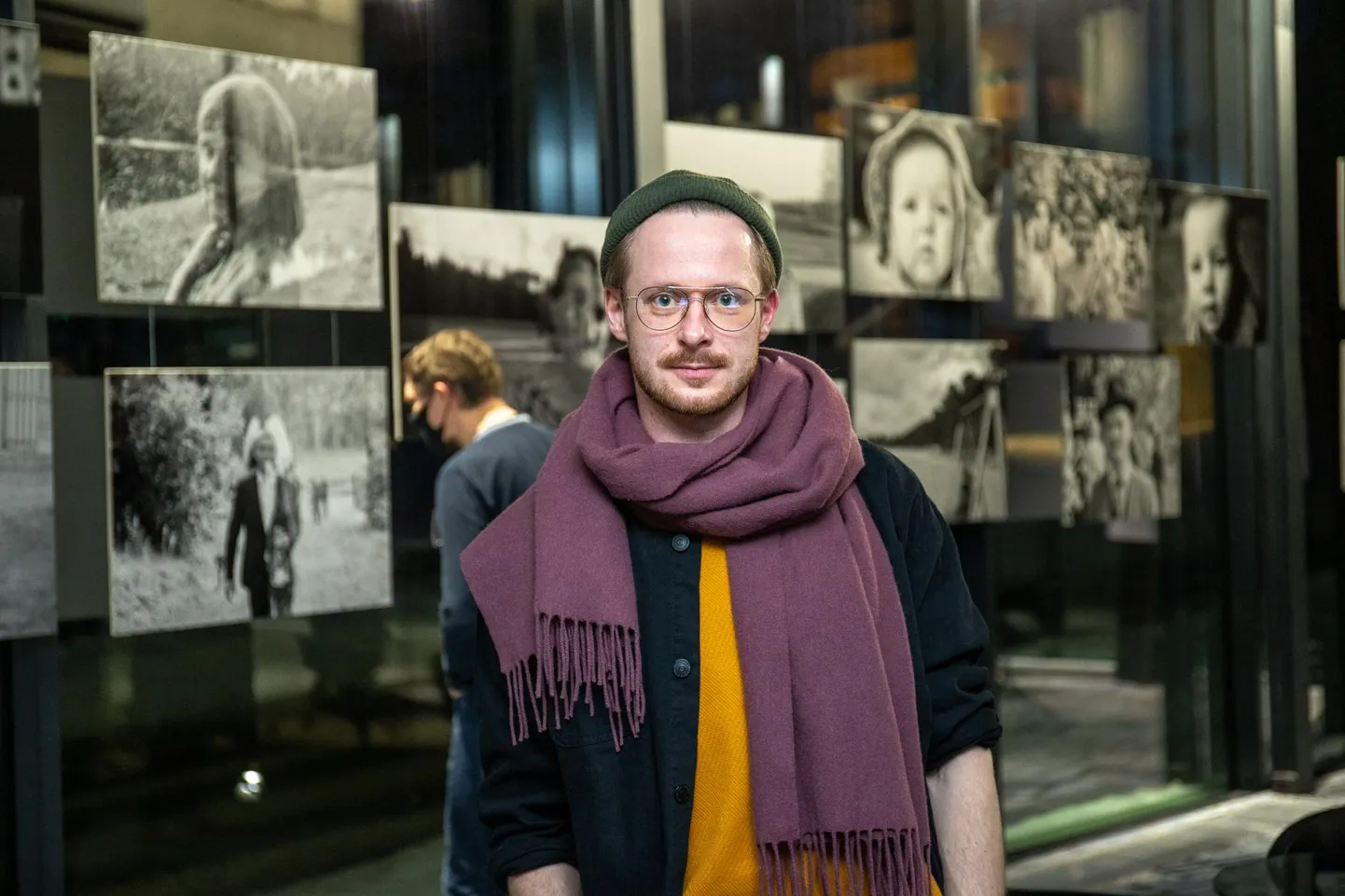 Jaanus Tepomees Rakvere teatrikinos avamas oma fotonäitust aastal 2021.