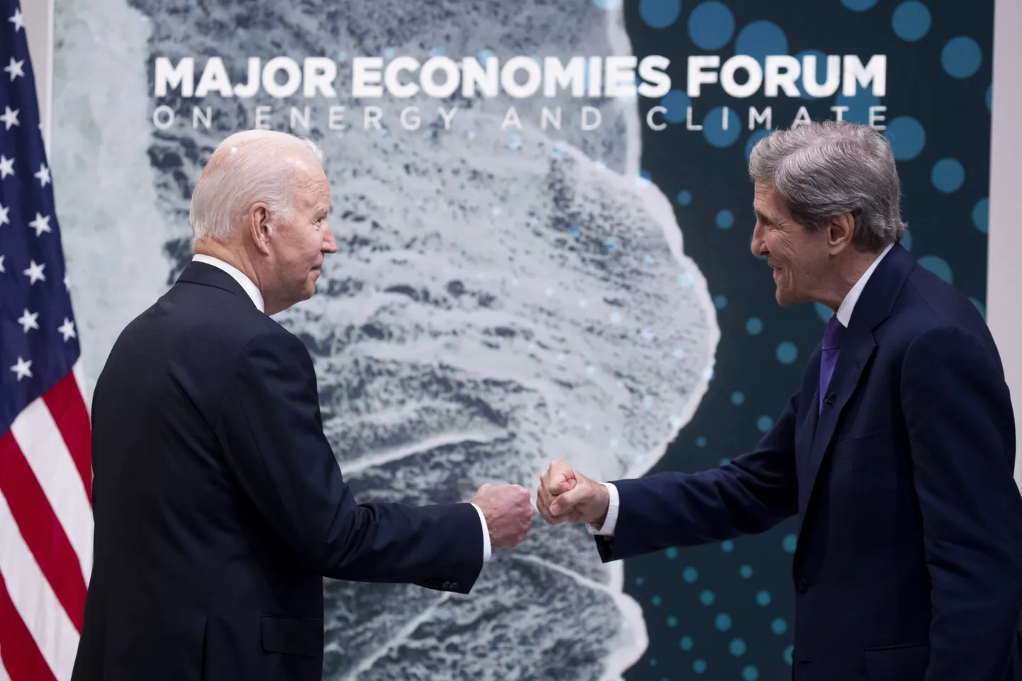 USA president Joe Biden ja kliimavolinik John Kerry suurmajanduste energia- ja kliimafoorumil (MEF).