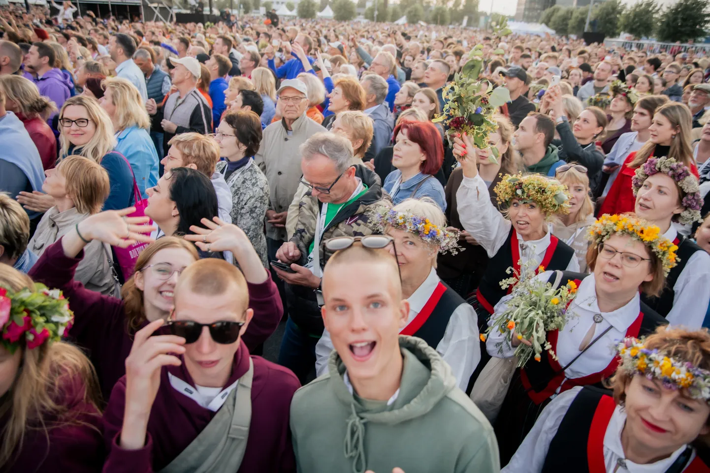 Ieskats XXVII Vispārējo latviešu Dziesmu un XVII Deju svētku atklāšanas koncertā svētku dalībniekiem
