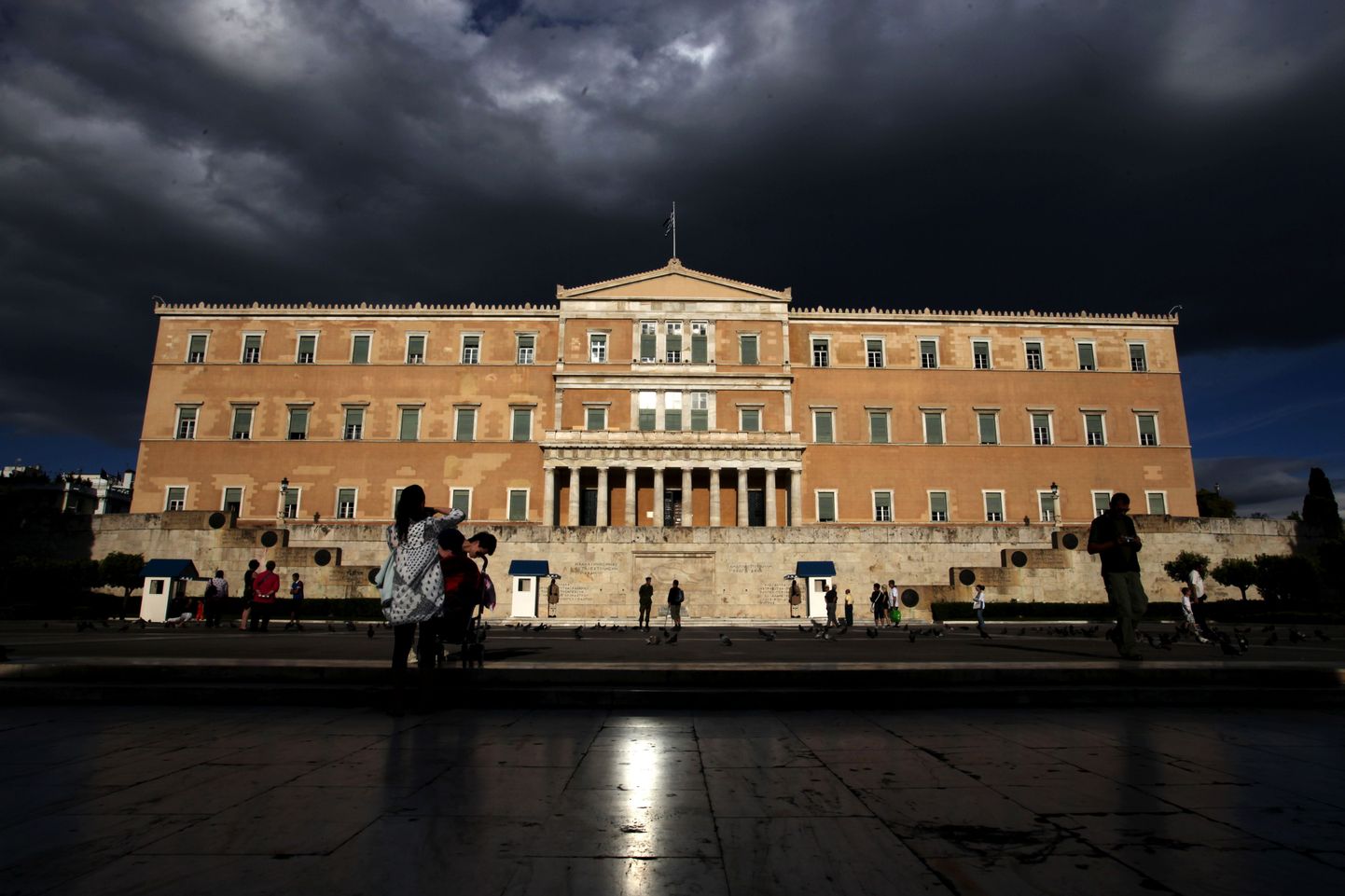 Афины. Здание парламента Греции