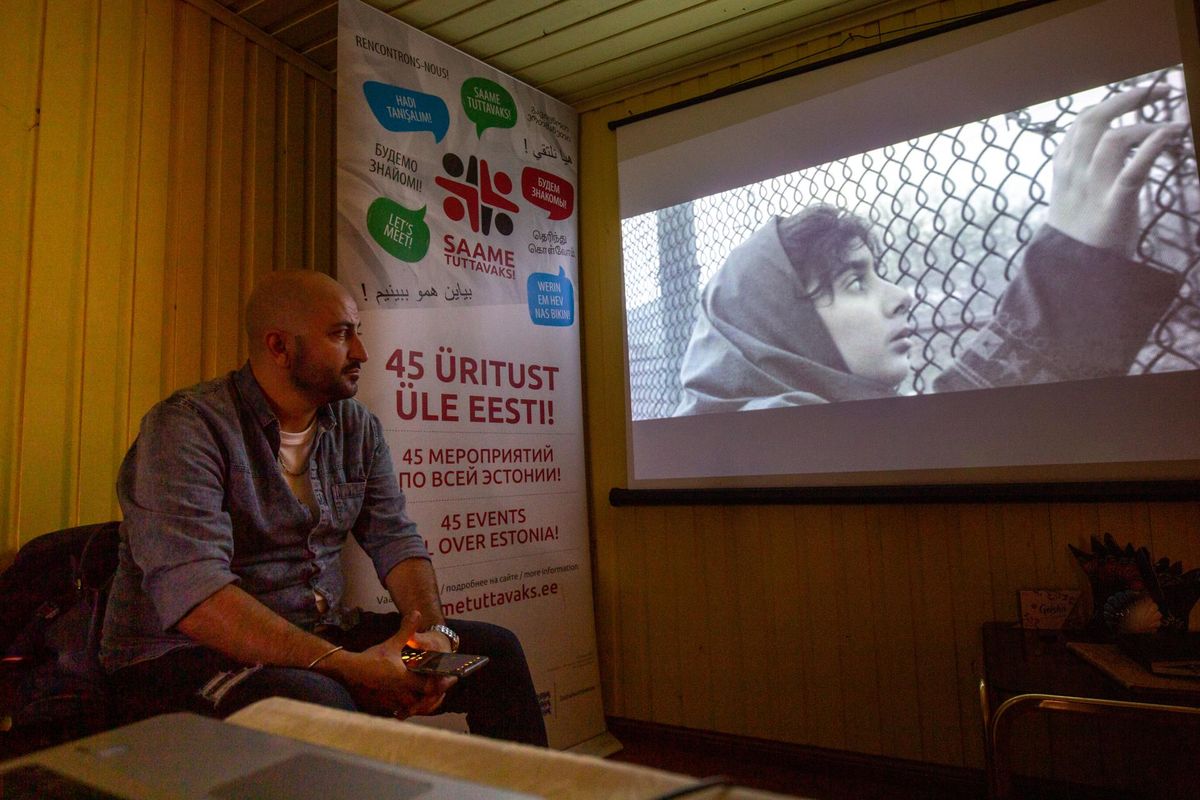 Behnan Bakhtiari on Iraani filmirežissöör, kes tegi laste väärkohtlemisest dokumentaalfilmi, mis viis ta kaheks aastaks vanglasse ja mida ta pühapäeval näitas Kuhjavere külamajja kogunenud inimestele.