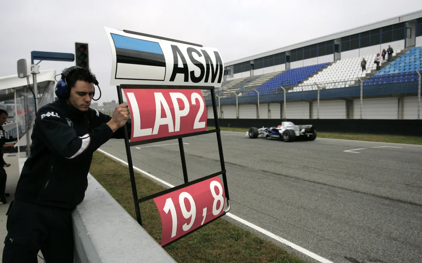 BMW Sauberi testimine Jerezis 2007. aasta detsembris, kus osales sõitjana ka Marko Asmer, kellest sai esimene Eesti sõitja F1-sarja meeskonnas.