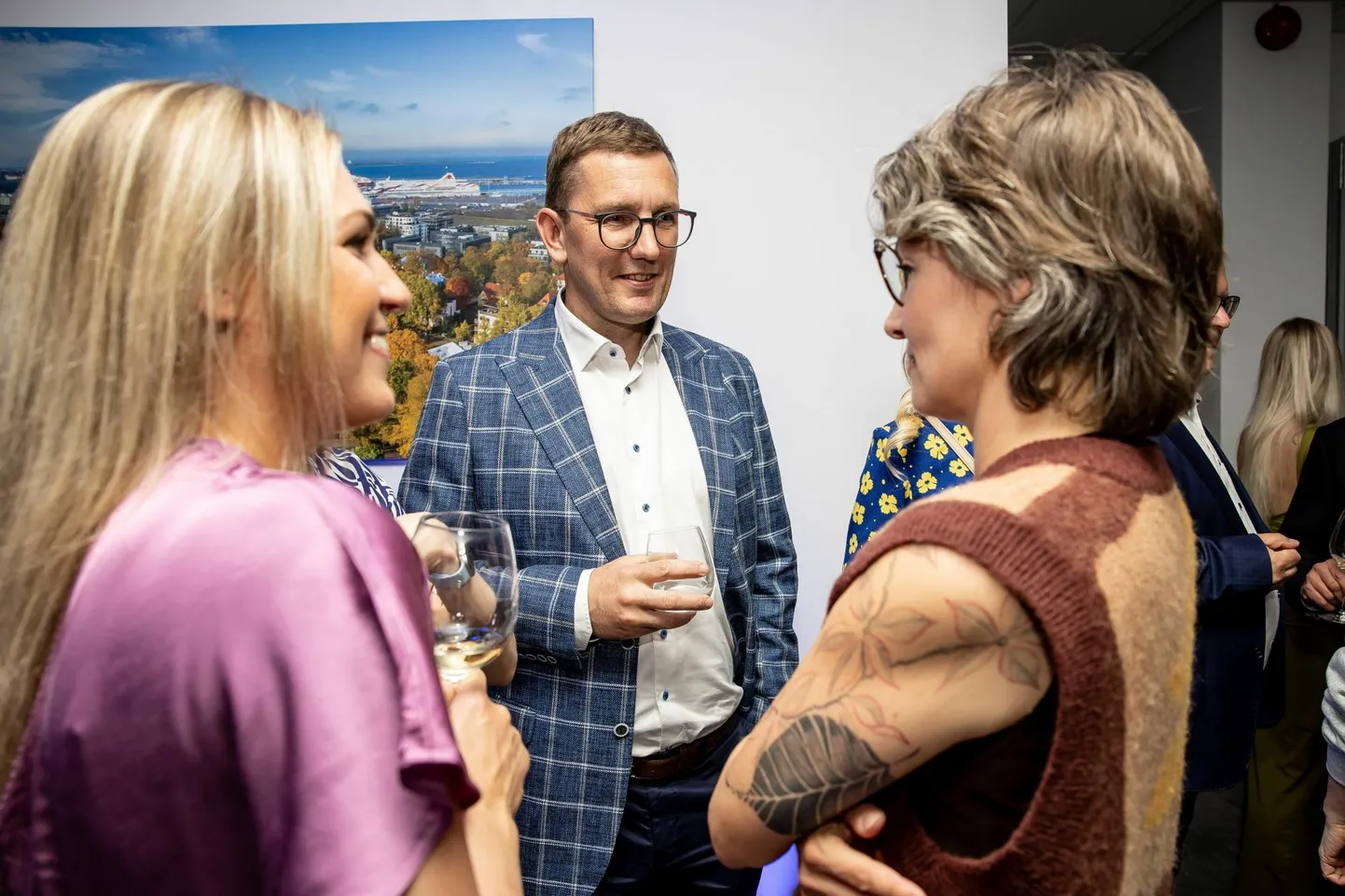 Kristen Michal ja Yoko Alender Reformierakonna valimispeol. Nii rõõmsaid nägusid valitsuse pressikonverentsil neljapäeval ei näinud.
