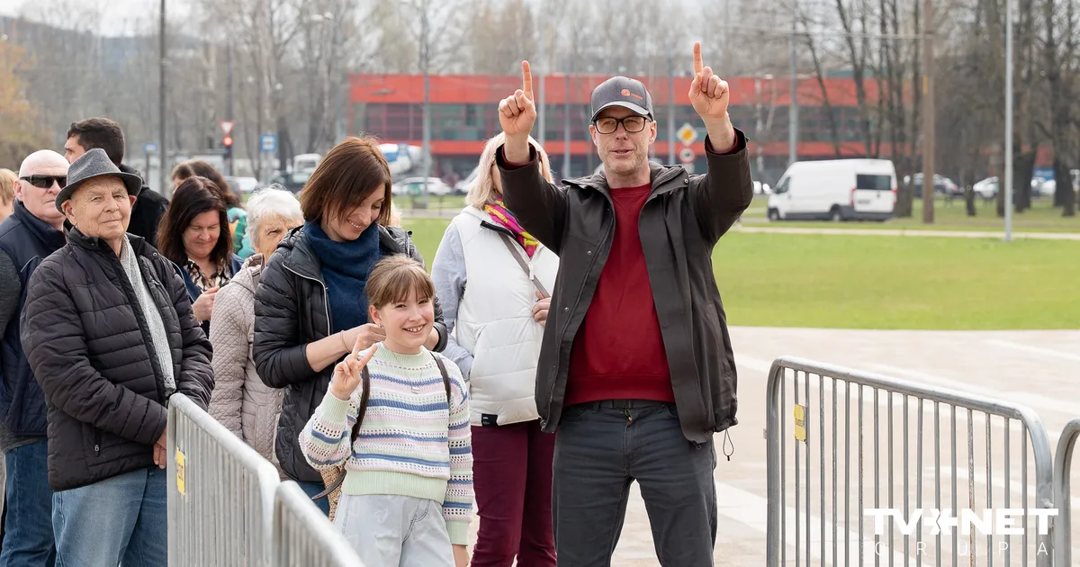ATRODI SEVI FOTOGRĀFIJĀS! Pirmie apmeklētāji steidz izbraukt ar jauno ...