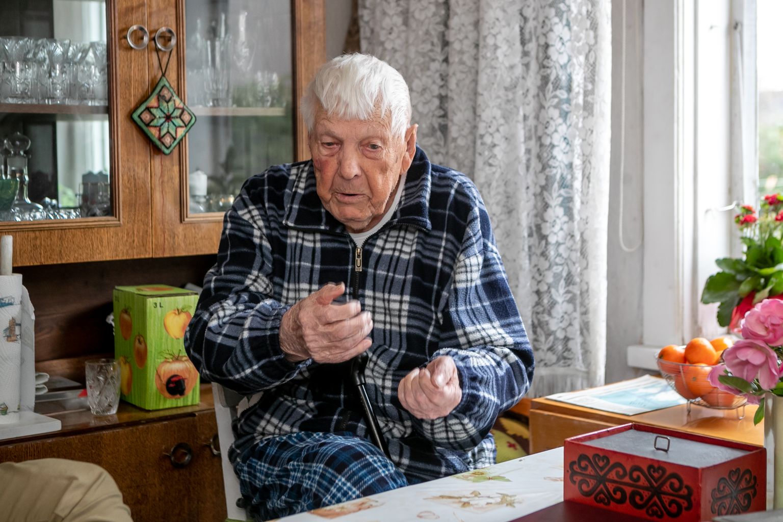 Valjala kandis kaluriperes 1922. aasta 4. septembril sündinud Sergei kolis Kuressaarde neljasena.