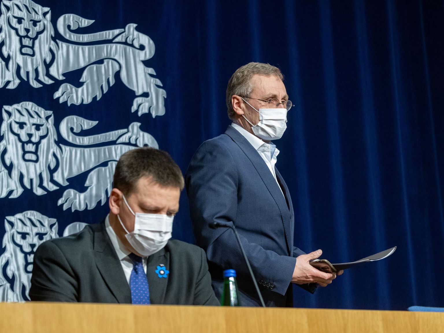Maskides ministrid: Jüri Ratas, Tõnis Lukas. Tallinn, 23.04.2020