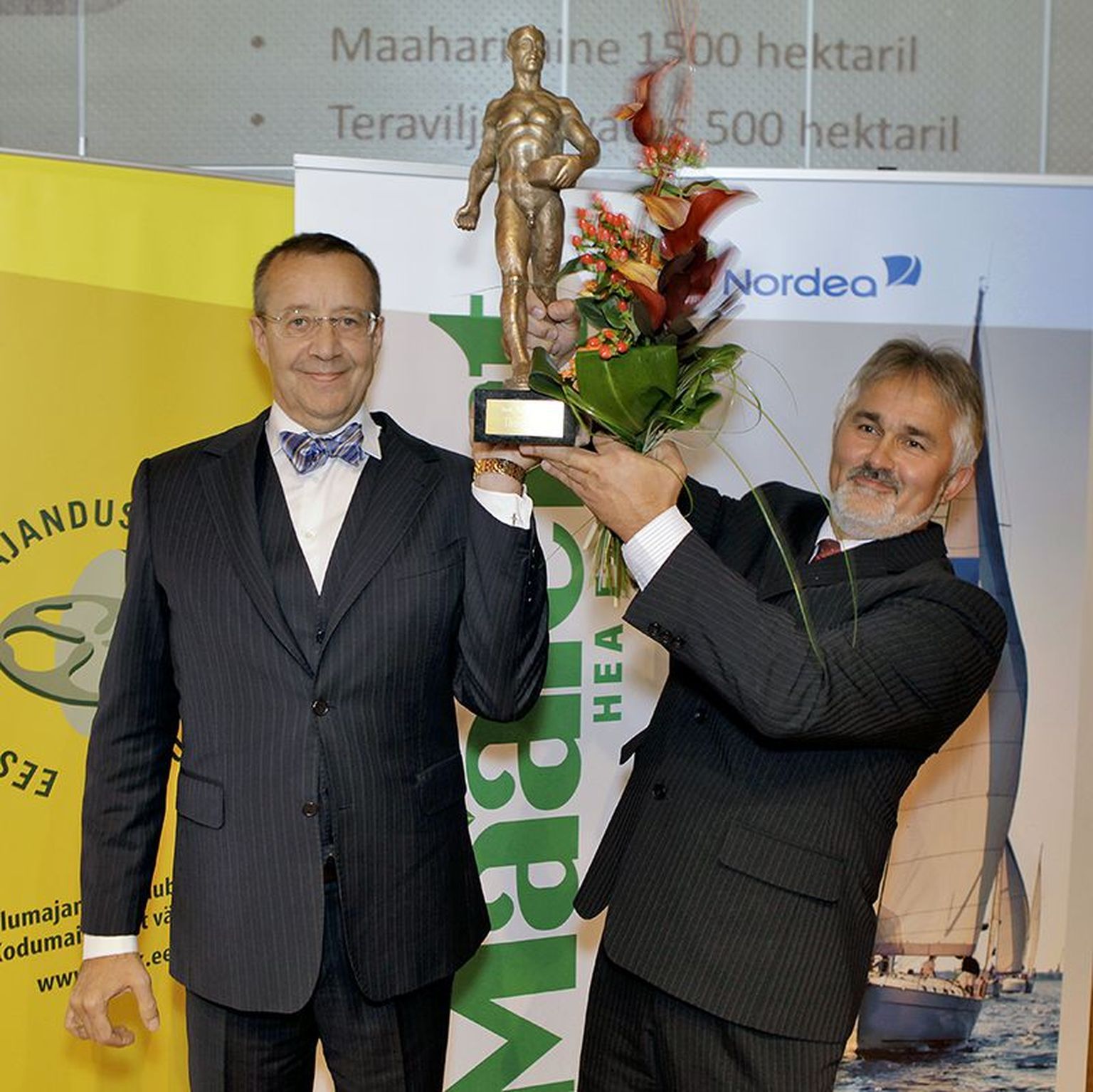 Riigipea osales aunimetuse aasta põllumees 2013 auhinna üleandmisel.