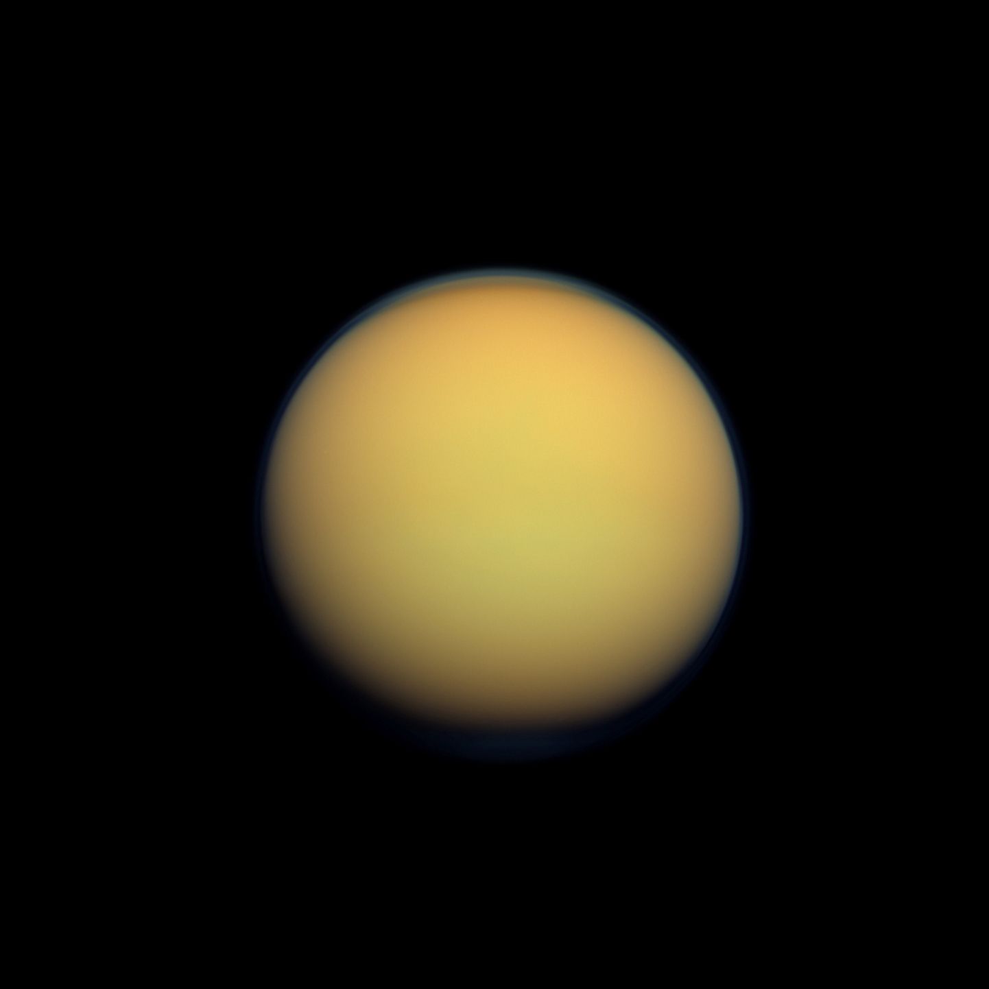 Titani atmosfäär teeb Saturni suurimast kuust uduse oranži palli.