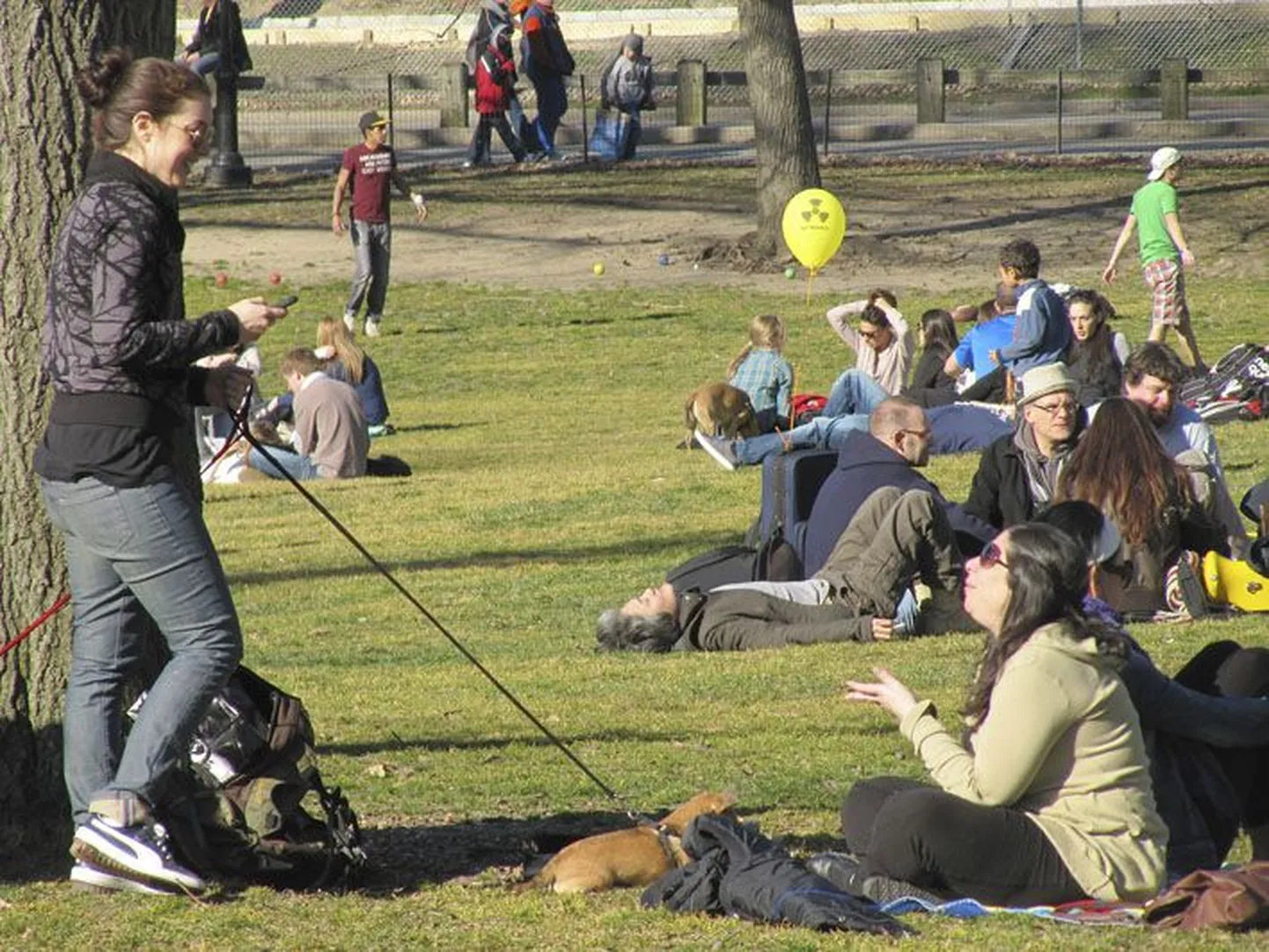 Inimene on Ameerikas tähtis, vabadus samuti. Newyorklased nautimas pühapäeva Central Parkis.