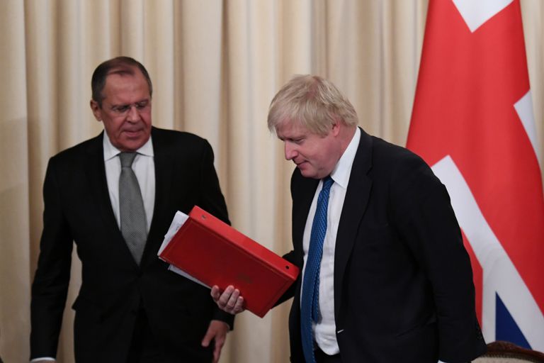 Johnson (paremal) ja Lavrov.