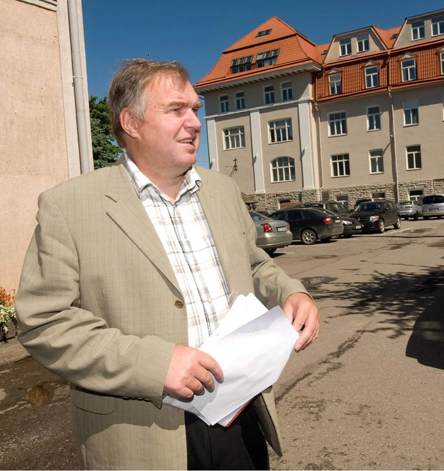 Hans H. Luigele kuuluva Laferme ärikeskuse taga asub kinnistu, millele ehitusloa andmine maksis Rain Seierile töökoha.