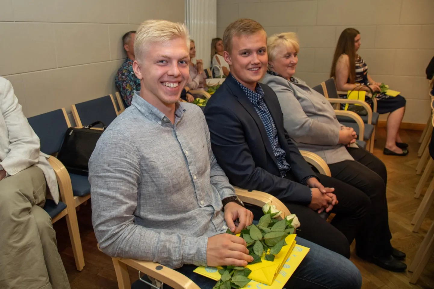 Sakala keskuses tunnustati Viljandi linna parimaid lõpetajaid.