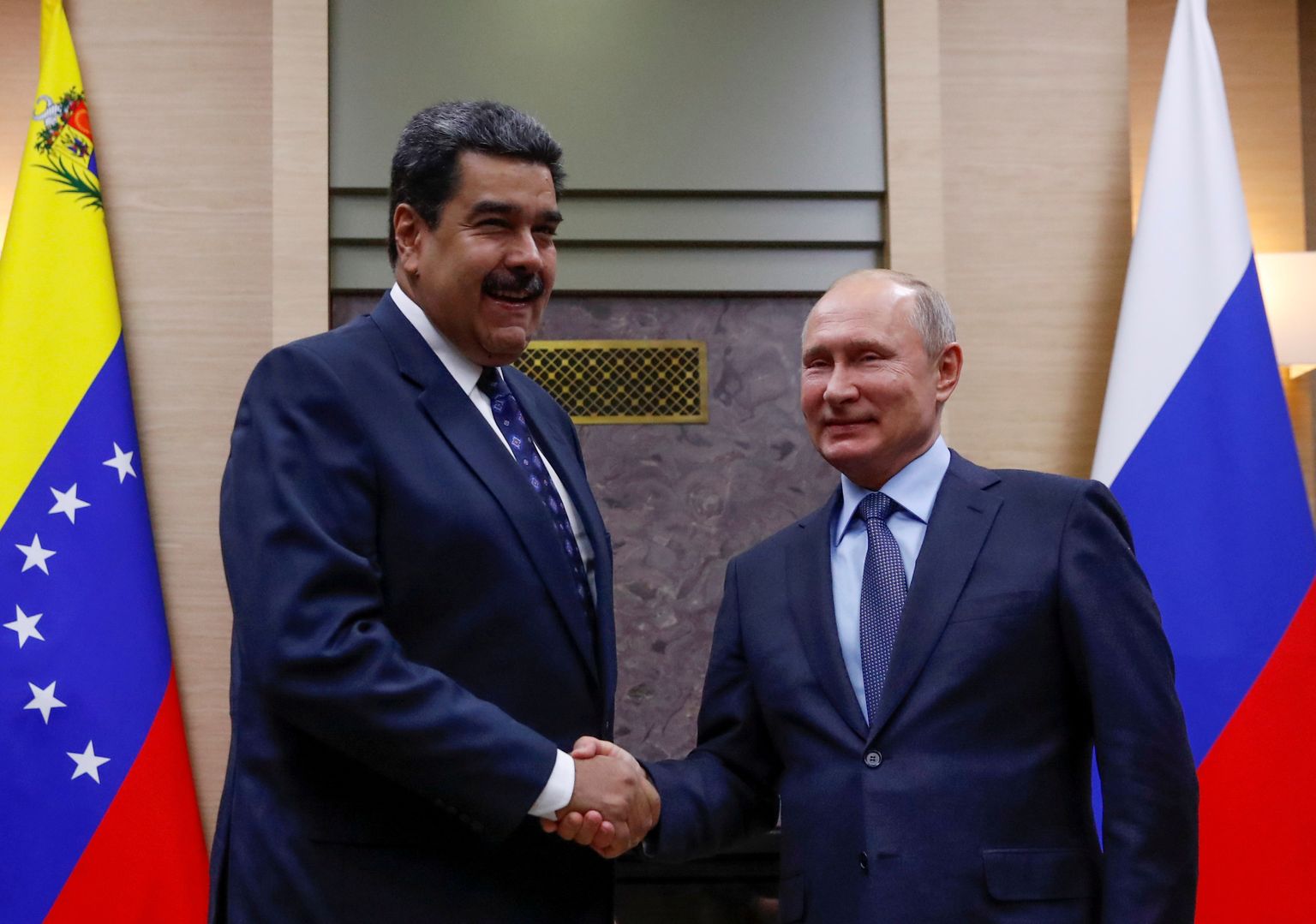Президент Венесуэлы Николас Мадуро встречается с Путиным в Кремле в 2018 году.
