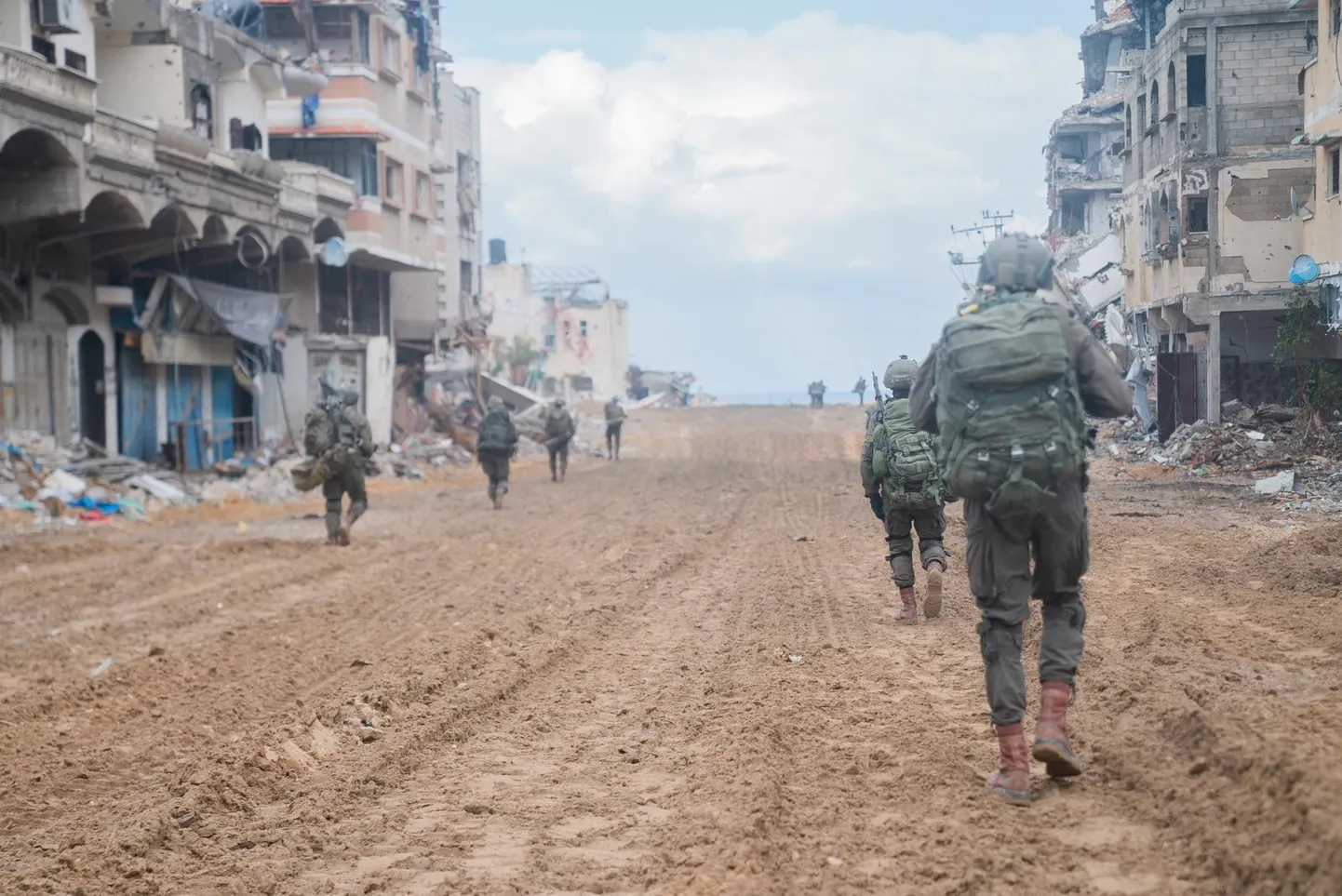 Iisraeli maavägede sõdurid eile Gaza linnas.