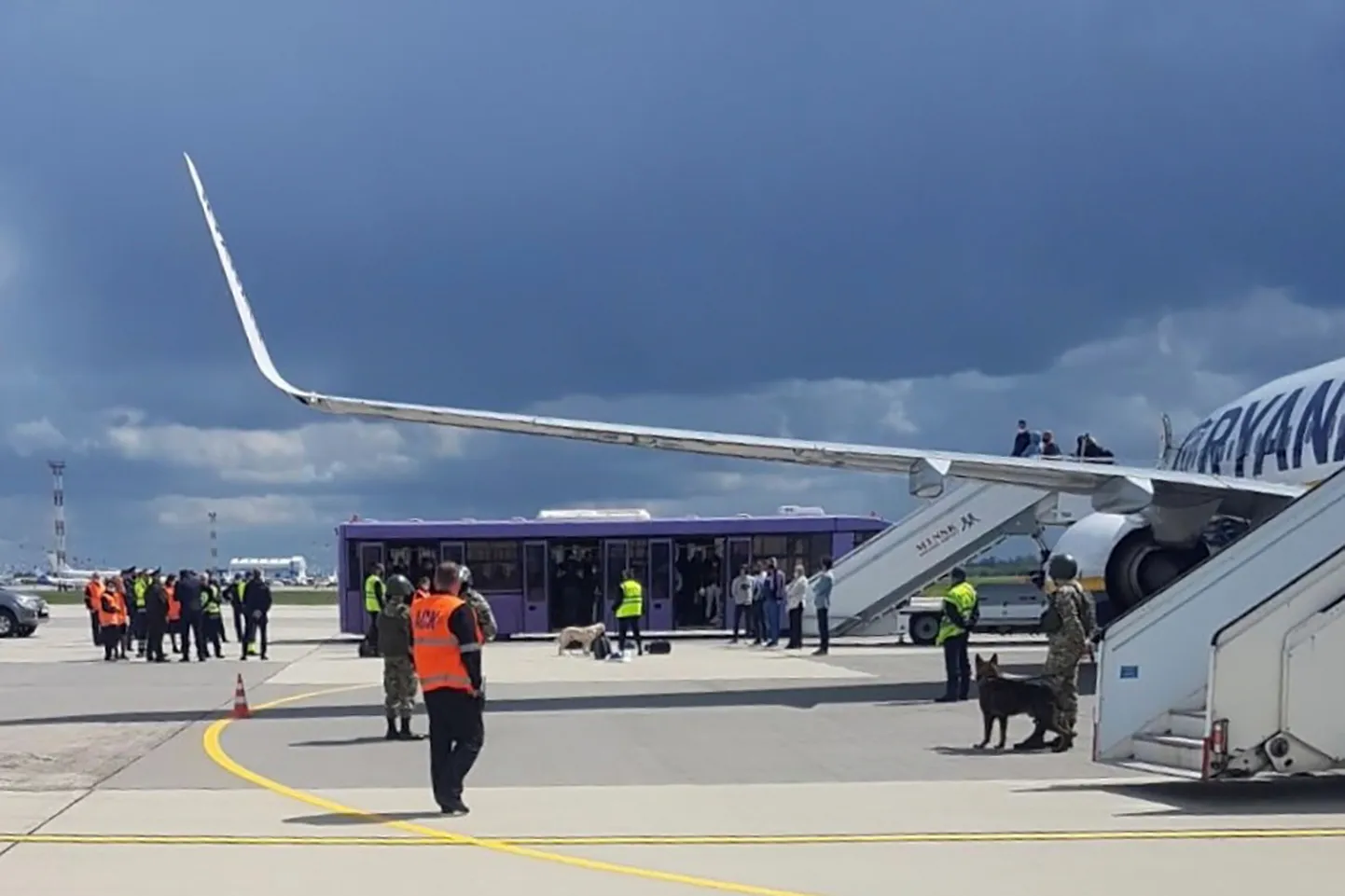 Самолет Ryanair, совершивший вынужденную посадку в Минске.