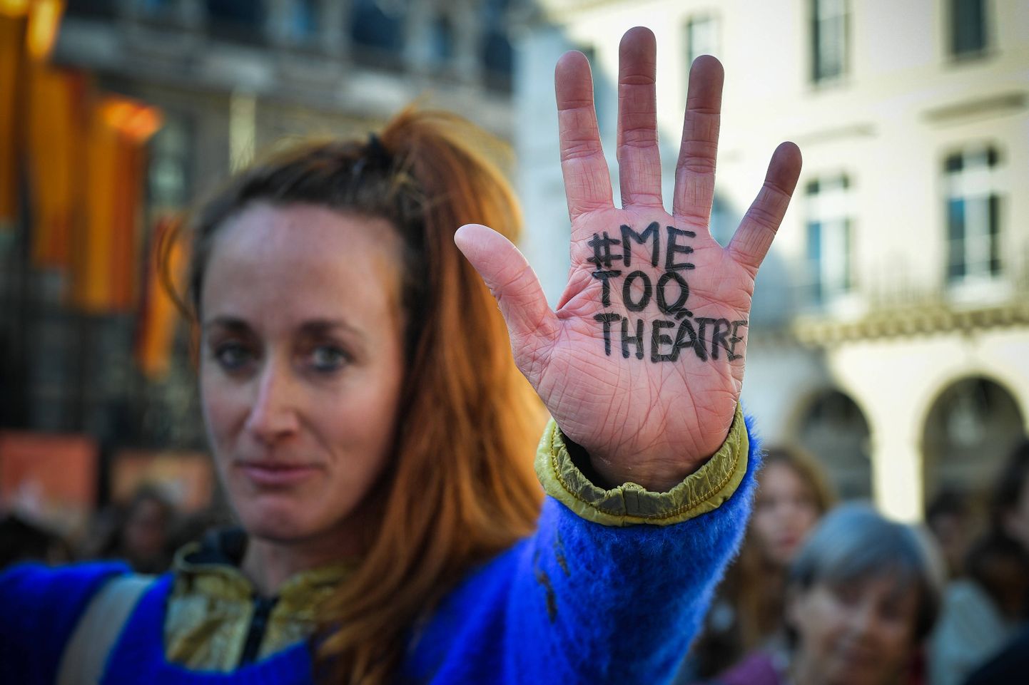Nädalavahetusel avaldas mitusada teatriga seotud inimest Pariisis meelt ärakasutamiskultuuri vastu. Viimasel ajal on Prantsusmaal ilmsiks tulnud rida teatrikeskkonnas toimunud seksuaalse vägivalla juhtumeid.