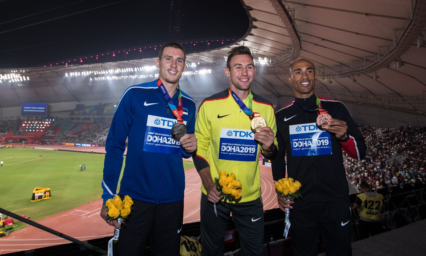 Need mehed, mullusel Doha MMil kümnevõistluses medalid võitnud Maicel Uibo (vasakult), Niklas Kaul ja Damian Warner pidanuks Venemaa portaali hinnangul valitsema ka tänavu Tokyo olümpiamängudel.
