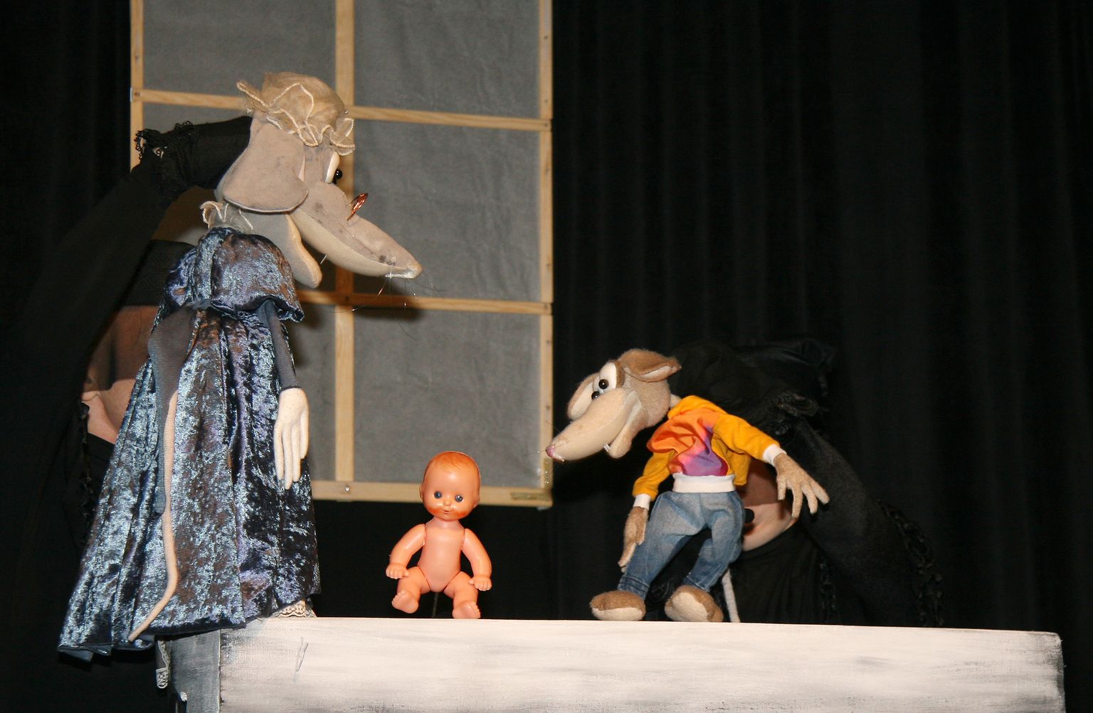 Новые обитатели Силламяэского музея отметили Международный день театра кукол.
