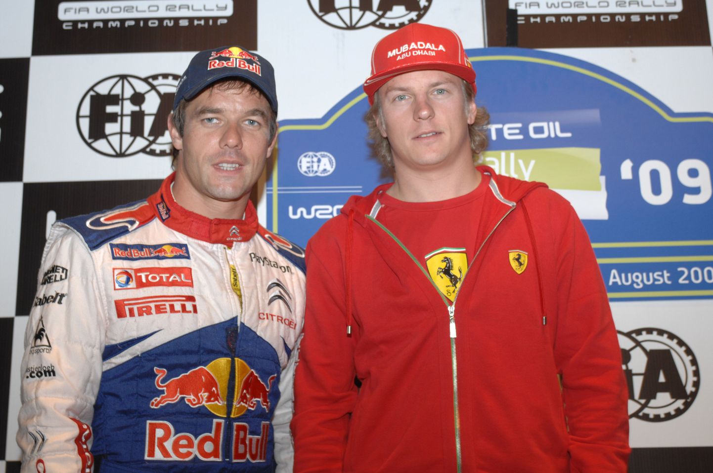 Kimi Räikkönen(paremal) hakakb Sebastien Loebist teenima kaks korda rohkem