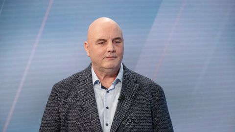 Ida-Virumaa kutsehariduskeskuse direktor Hendrik Agur kutsuti auto kompensatsiooni pärast politseisse
