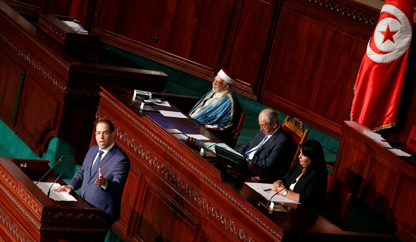 Tuneesia peaminister Youssef Chahed  laupäeval parlamendis kõnelemas.
