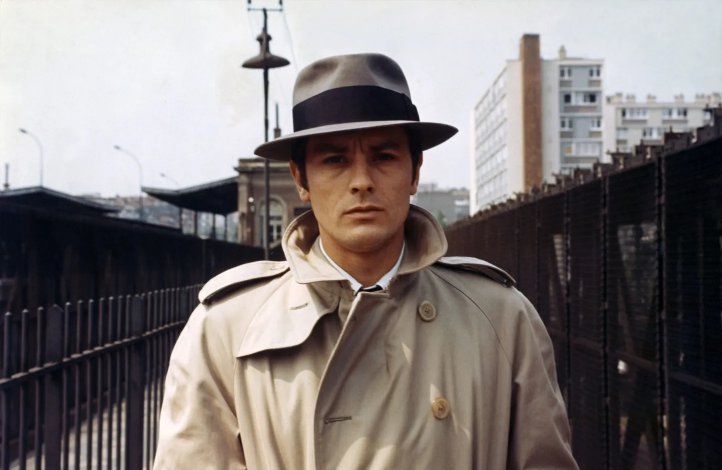 «Samurai», kus Alain Delon kehastab palgamõrvar Costellot, on üks paljudest mullu surnud filmitähe teostest, mis märtsis Eesti kinodes linastub.