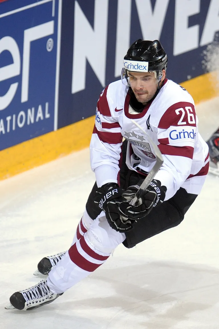 Krišjānis Rēdlihs 2013. gada pasaules čempionāta spēlē starp Latvijas un Somijas izlasēm "Hartwall" arēnā Somijā.