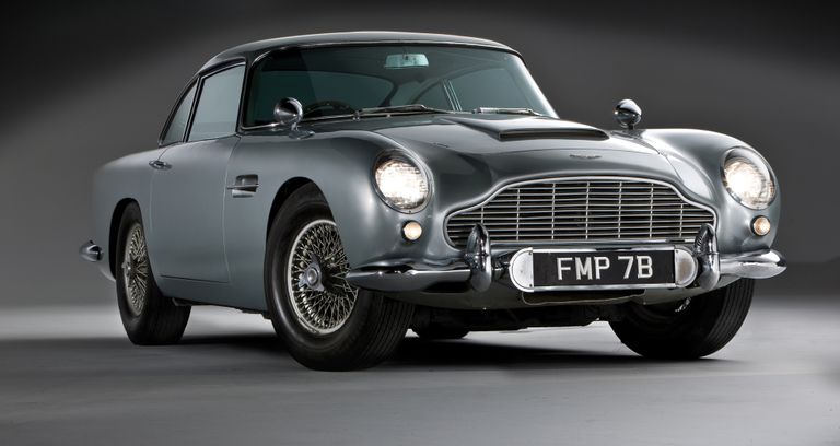 1964. gada Aston Martin DB5, kuru Džeimsa Bonda atveidotājs Šons Konerijs izmantoja filmās Goldfinger un Thunderball