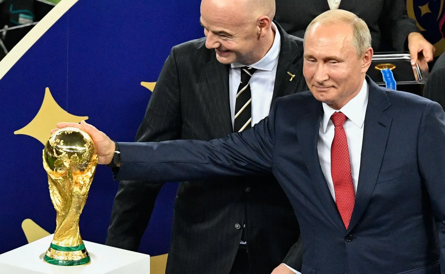 Venemaa president Vladimir Putin (esiplaanil) ja FIFA president Gianni Infantino.