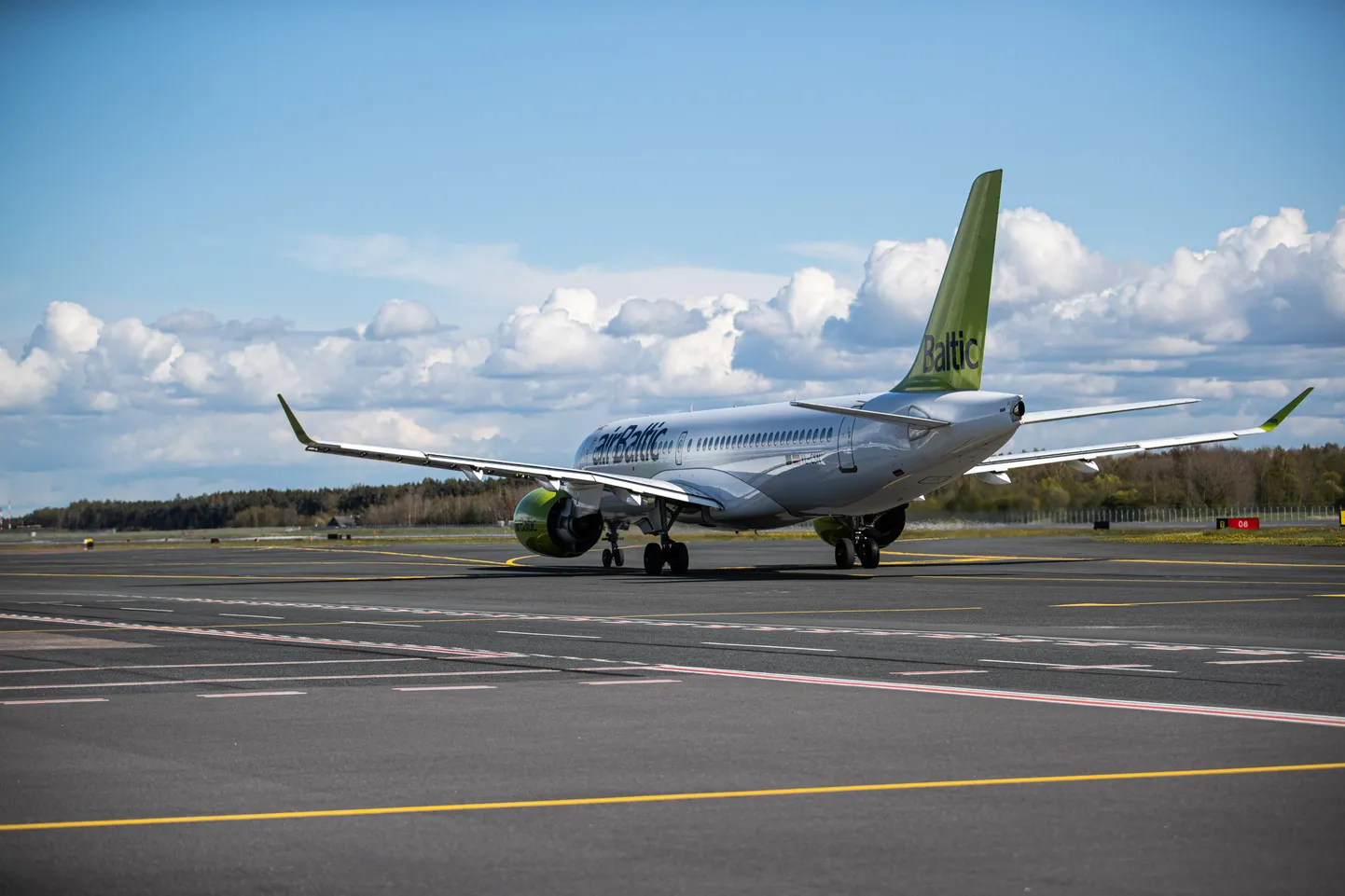 Самолет airBaltic. Иллюстративное фото.