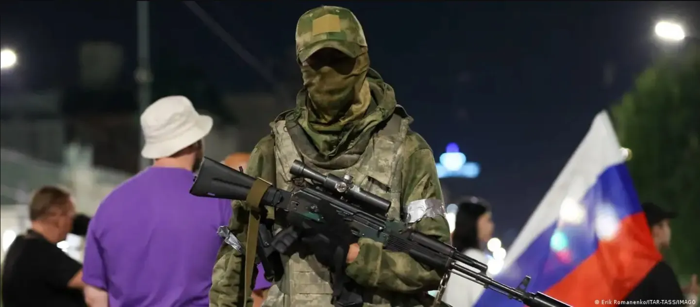 Боевик ЧВК «Вагнер» в Ростове-на-Дону во время мятежа.