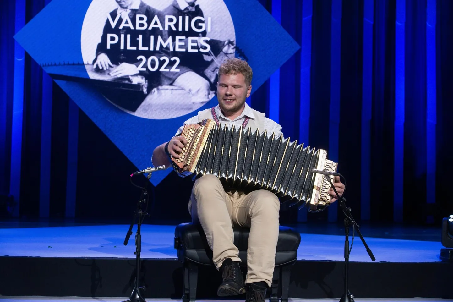 Kert Krüsban mängis ennast 2022. aata 25. novembril Viljandis vabariigi pillimeheks.