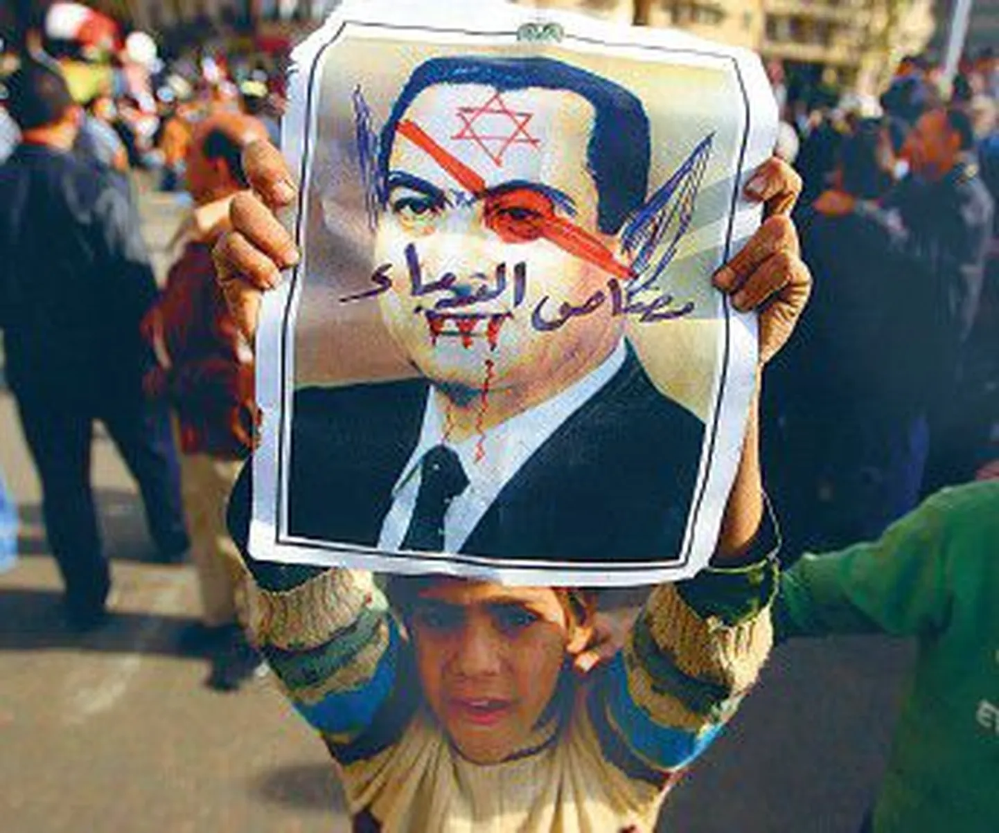 Протестующие требуют отставки президента Хосни Мубарака и проведения экономических и политических реформ.