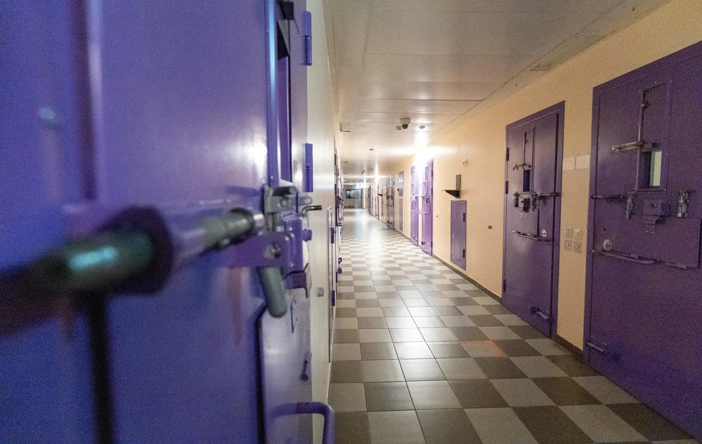 Paratamatult panevad Tartu vanglasse toodavad Rootsi vangid seal toime ka vanglasiseseid kuritegusid.