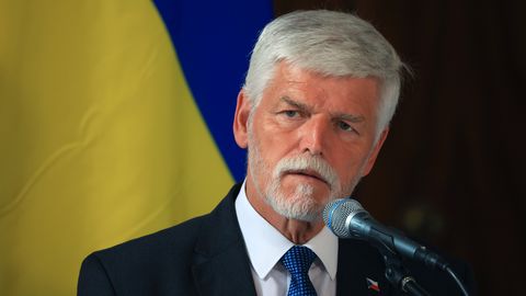 Češki predsednik Pavel dopušča začasno rusko okupacijo delov Ukrajine za njeno preživetje