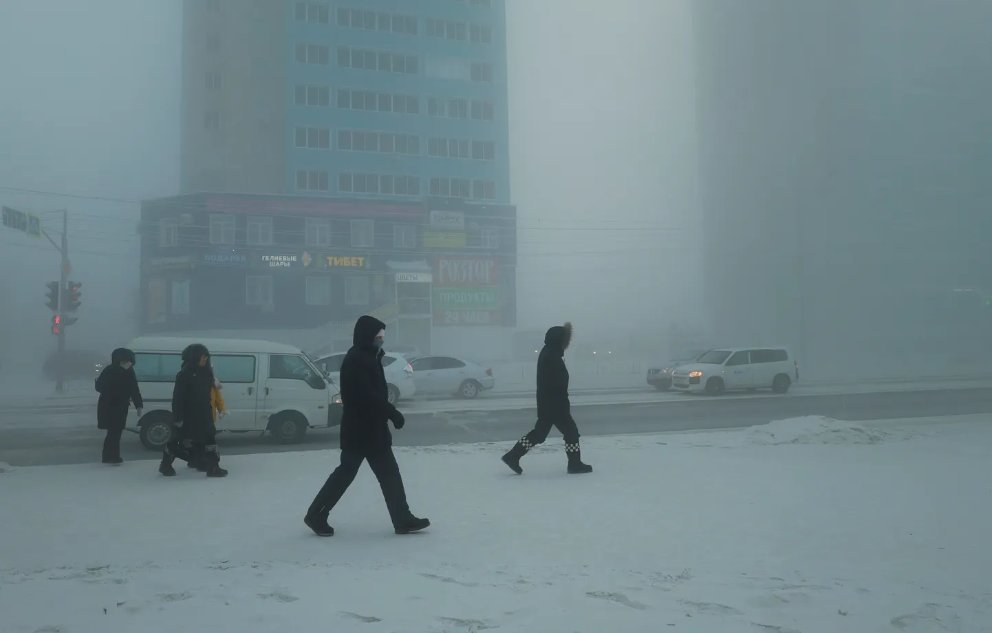 Прохожие на улицах Якутска (иллюстративное фото).