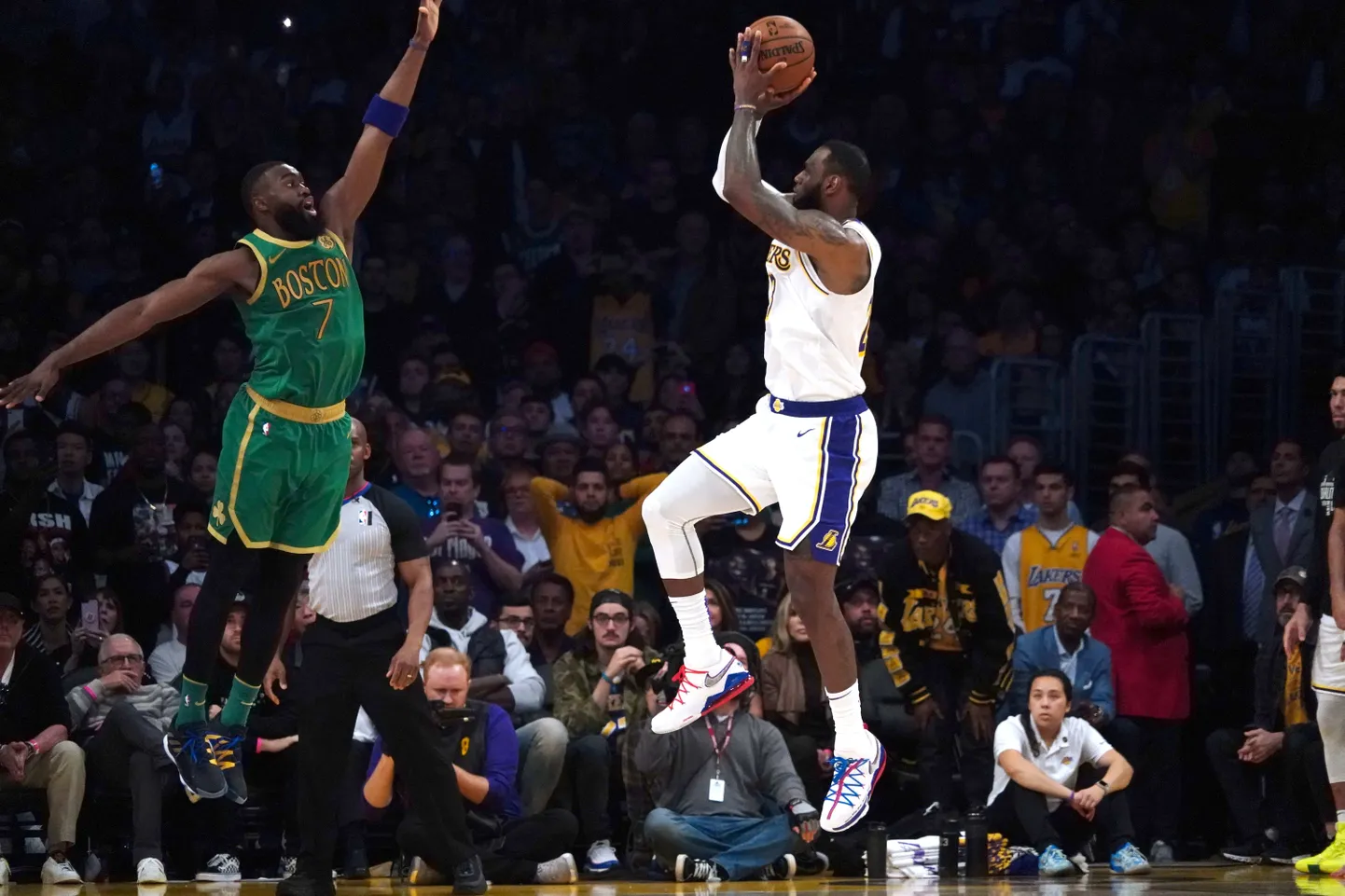LeBron James viskel.