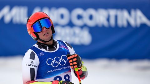 Elvis Opmanis sasniedz finišu. Šveices pārstāvim jau trešā zelta medaļa