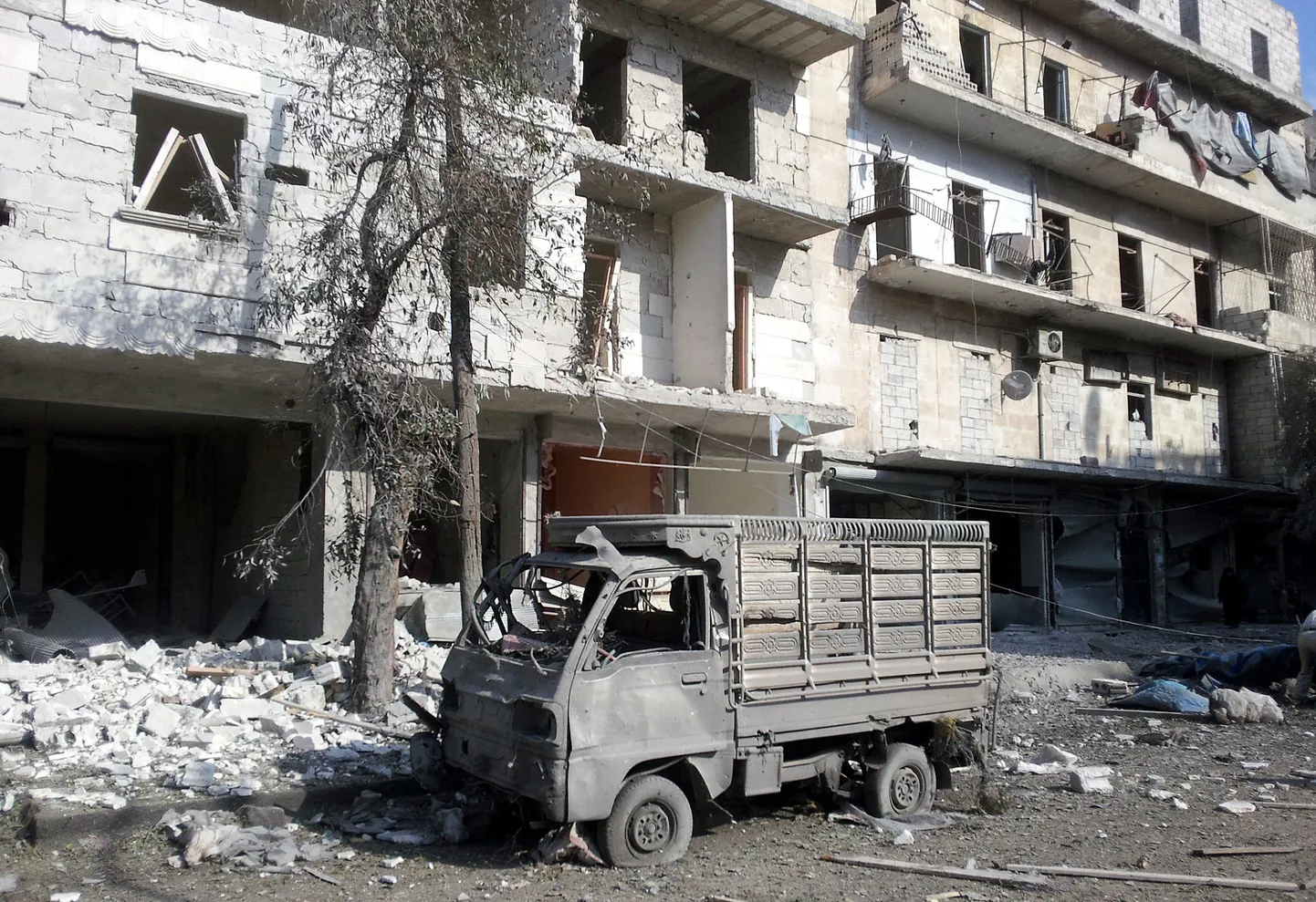 Aleppo 2014-01-28
ALEPPO, SYRIA - JANUARY 28 :  22 people reported dead after the barrel bomb attack on Aleppo by the Syrian Airforces on January 28, 2014. Ahmet Muhammed Ali / Anadolu Agency
Photo: Ahmet Muhammed Ali / AA / TT / kod 10611
***FRANCE OUT***
***BETALBILD***