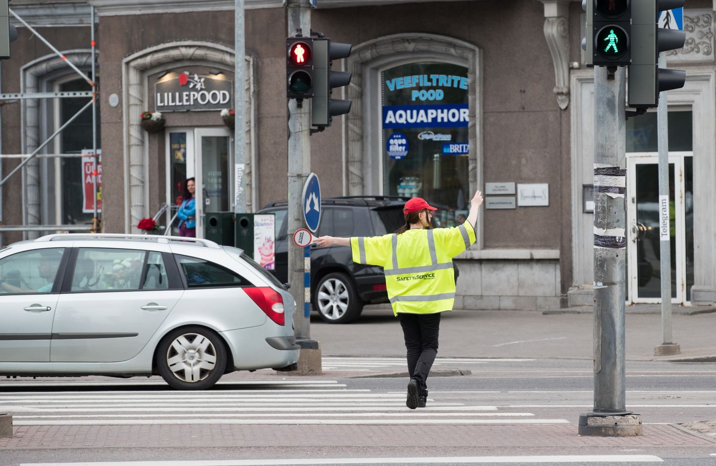 Liiklus, liikluse reguleerijad Stockmanni ja Liiavalaia ristmikul. Foto on illustratiivne.

Traffic, traffic regulators, traffic control.
lt/: Foto: LIIS TREIMANN