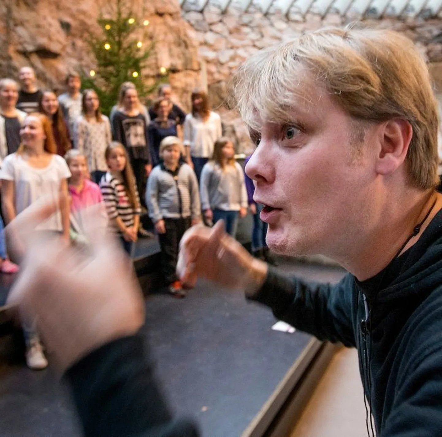 Rahvusmeeskoori dirigeerib Soome esikoorijuhiks tõusnud Pasi Höykki.