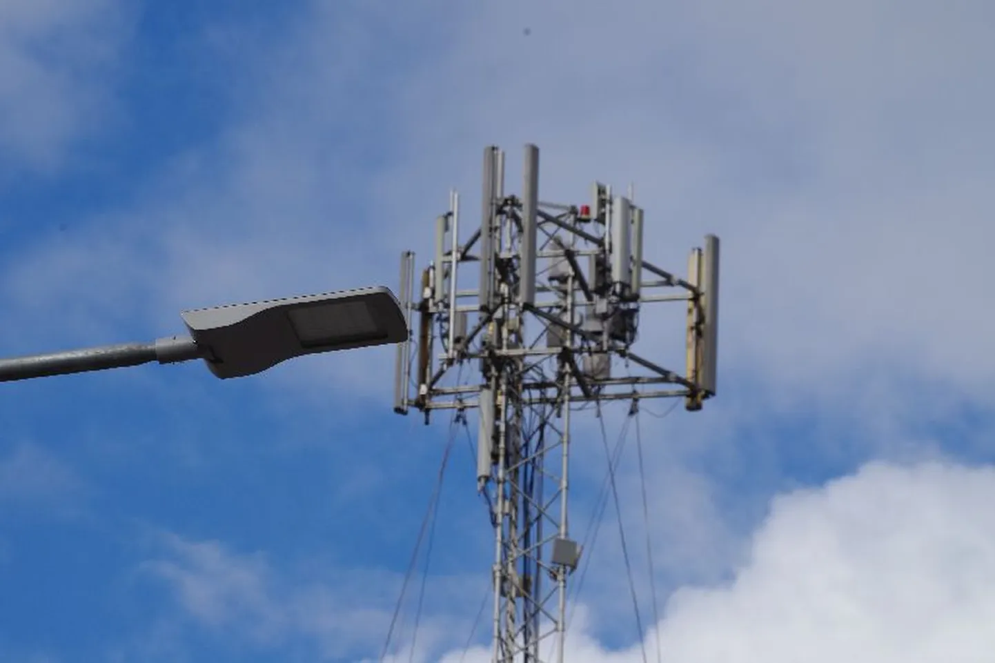 Mobiilsidemast. Foto on illustratiivne.