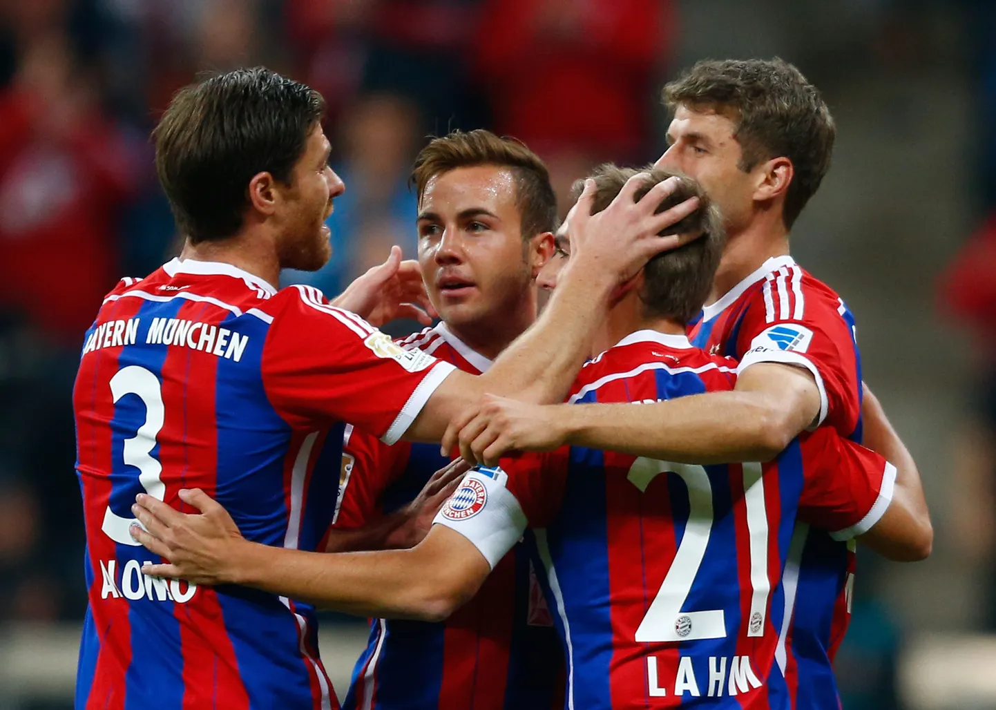 Müncheni Bayerni mängijad, keskel Paderbornile kaks väravat löönud Mario Götze.