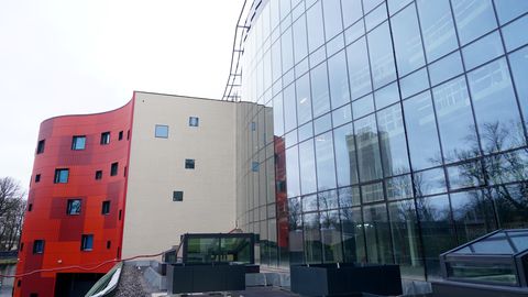 Valda potrdila prerazporeditev 68,3 milijona evrov za bolnišnične projekte