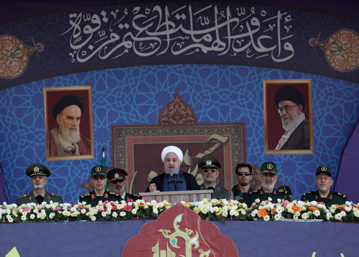 Iraani president Hassan Rouhani esinemas iga-aastasel sõjaväeparaadil.