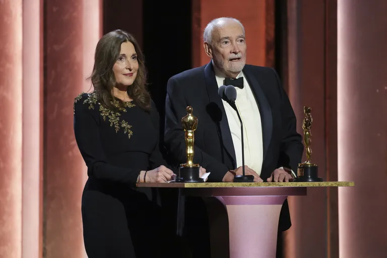 Bondi seeriat kontrollivad Barbara Broccoli ja Michael Wilson, kellel on väga kindel nägemus superspiooni tulevikust.