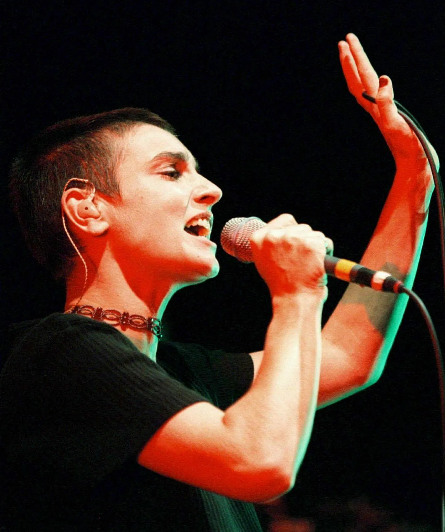 Sinéad O'Connor esinemas 18. juulil 1998 Šveitsis Bernis. Lauljanna pere teatas 26. juulil 2023, et O'connor suri, olles 56-aastane