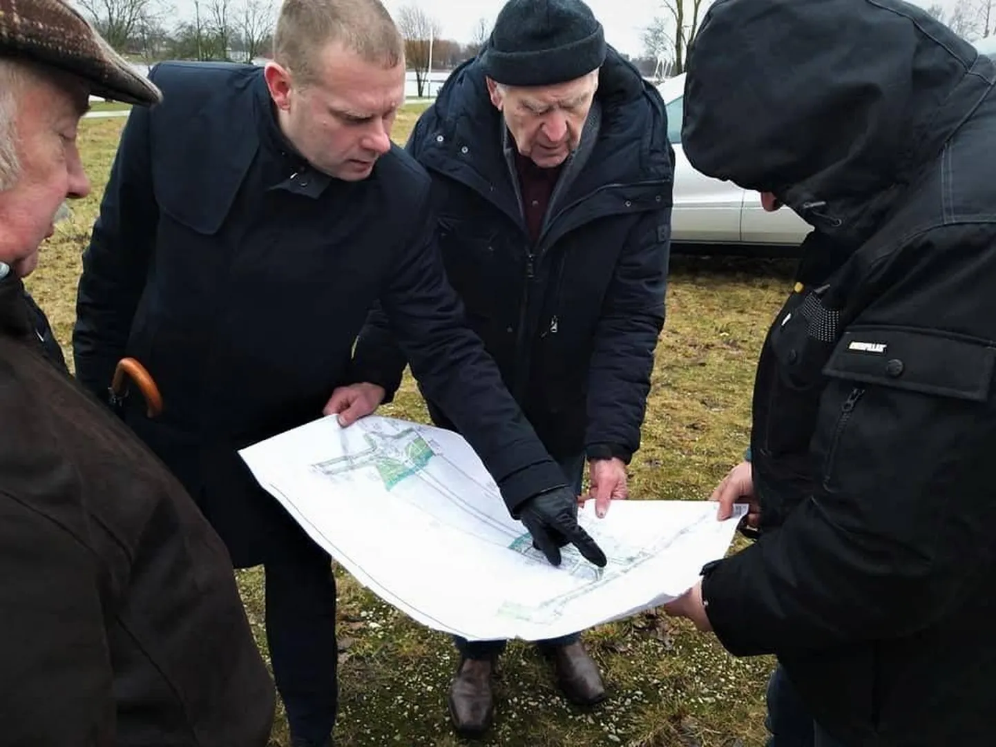 Valimisliidu Pärnu Ühendab, Keskerakonna, EKRE liikmed, märkisid Pärnu jõe kahele kaldale maha tulevase silla koridori.