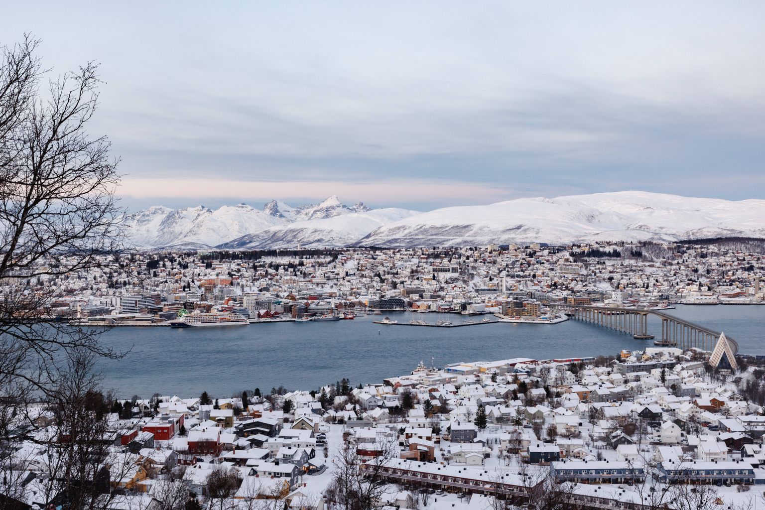 Vaade talvisele Tromsø linnale.