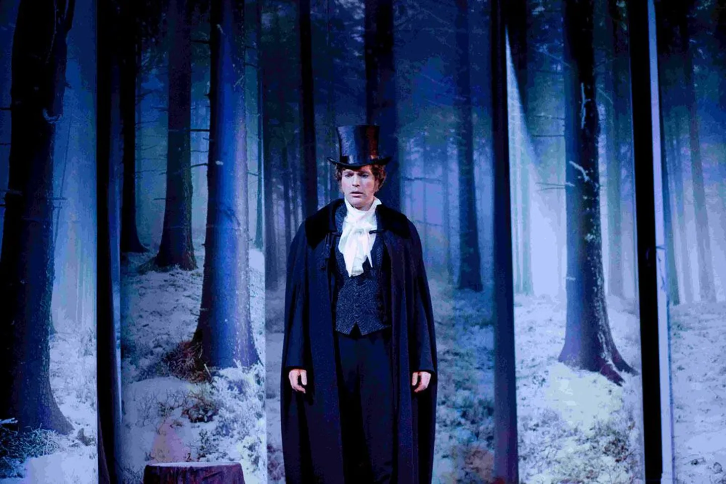 Jevgeni Onegin (Linus Börjesson Rootsist) ooperi duellipildis.